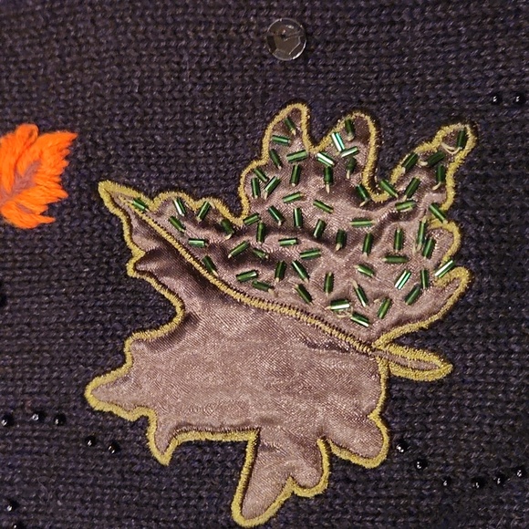 Falling embellished leaves vest - Picture 2 of 6